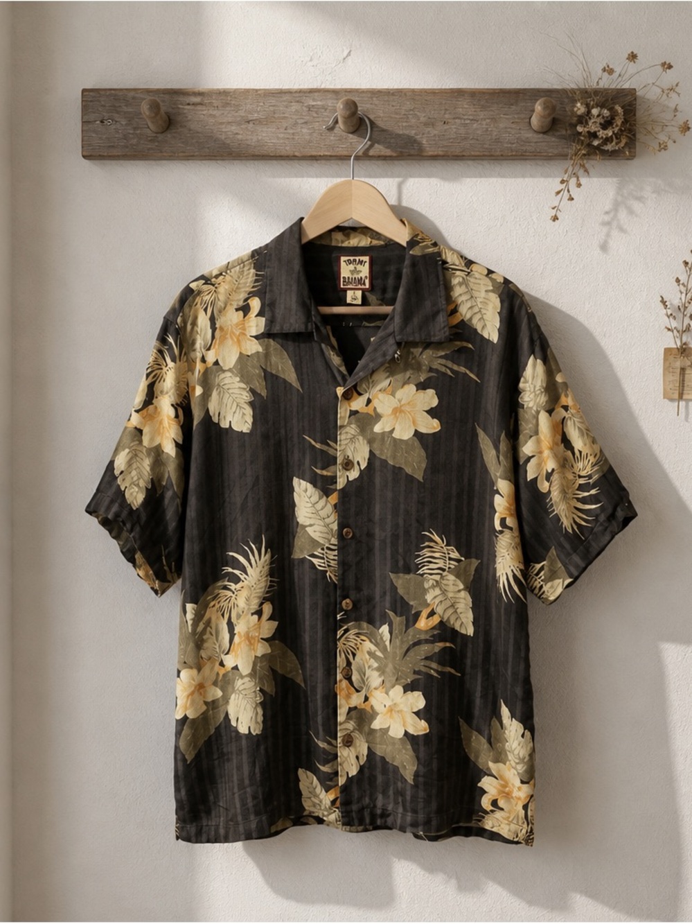 Vintage 100% Silk Tommy Bahama Hawaiian Shirt Black & Green Floral Pattern L